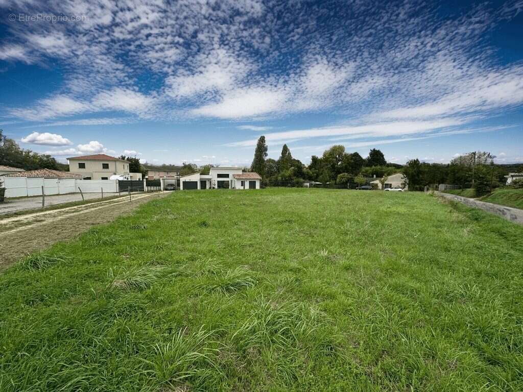 Terrain à CORNEBARRIEU