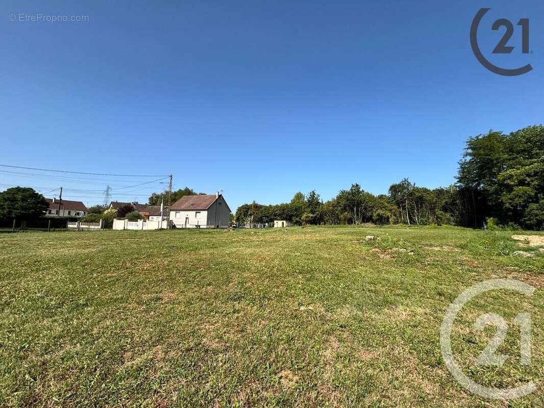 Terrain à LECHELLE