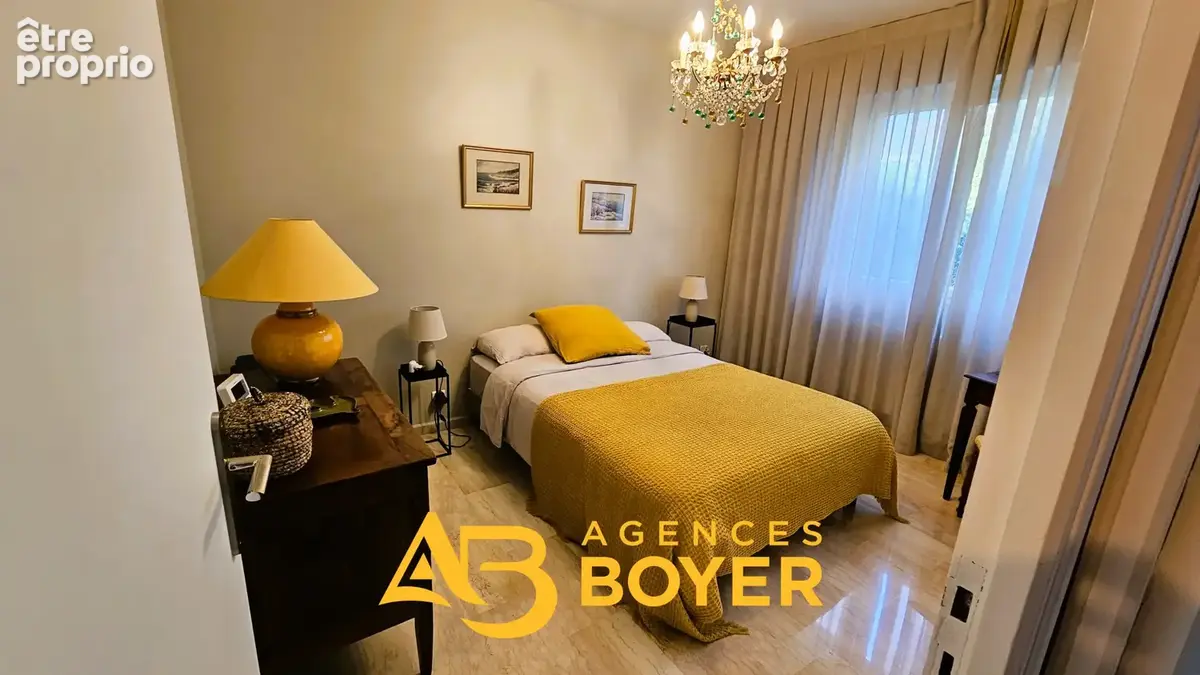 Appartement T4/5 Au coeur du village de BANDOL dans résidence sécurisée avec ascenseur. - photo 6