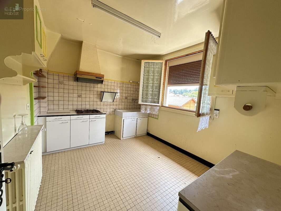 Proche du centre ville, quartier calme, Maison 4 chambres, garage, sur terrain de 630m² - photo 3