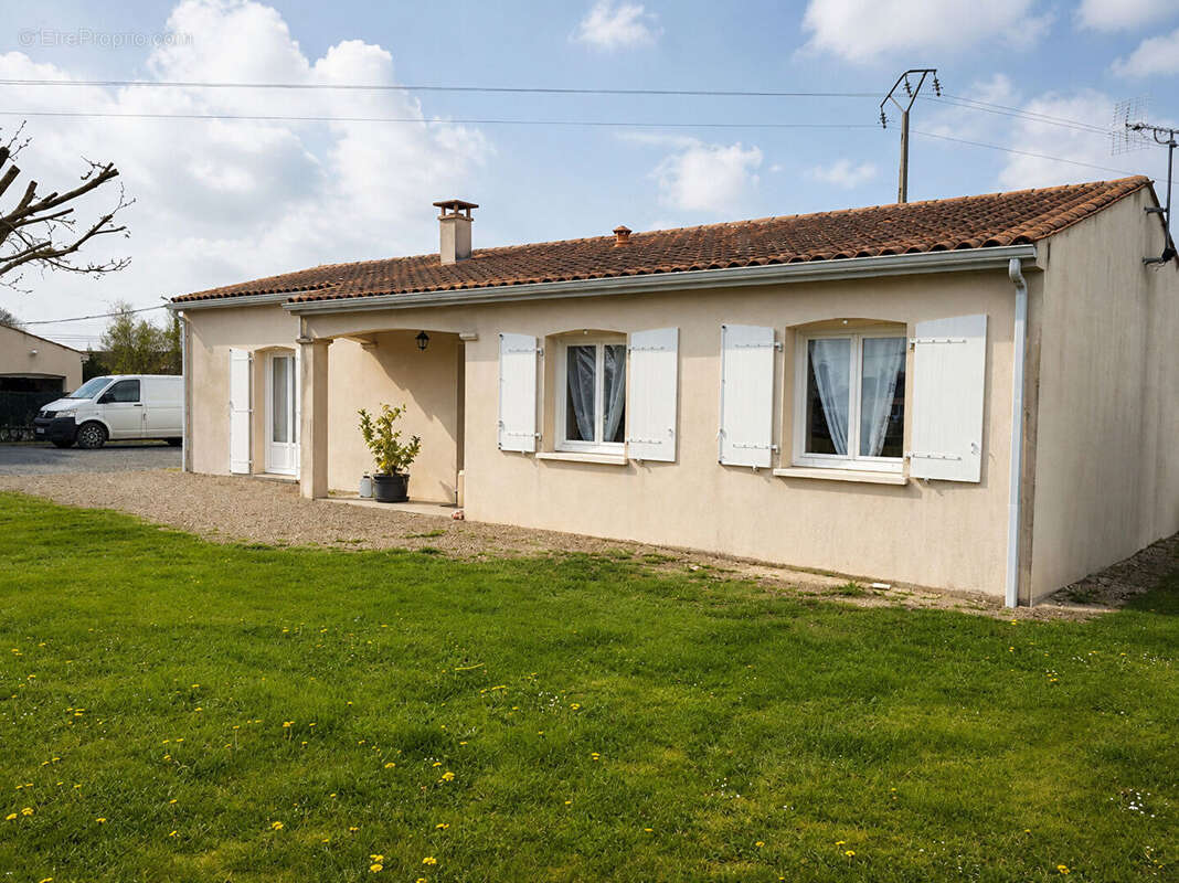 Maison à MESNAC