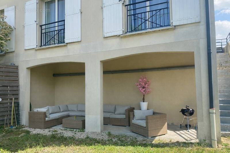Appartement à VAUJOURS