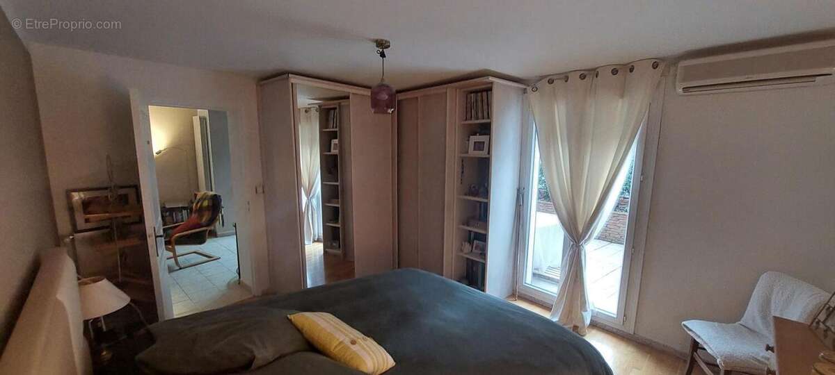 Immeuble avec 2 appartements + garage + caves - photo 13