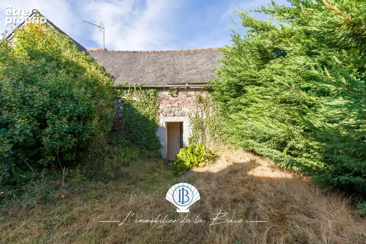 Maison en pierre à rénover avec terrain clos, à 1,8 km de Sables-d'Or-les-Pins - photo 3