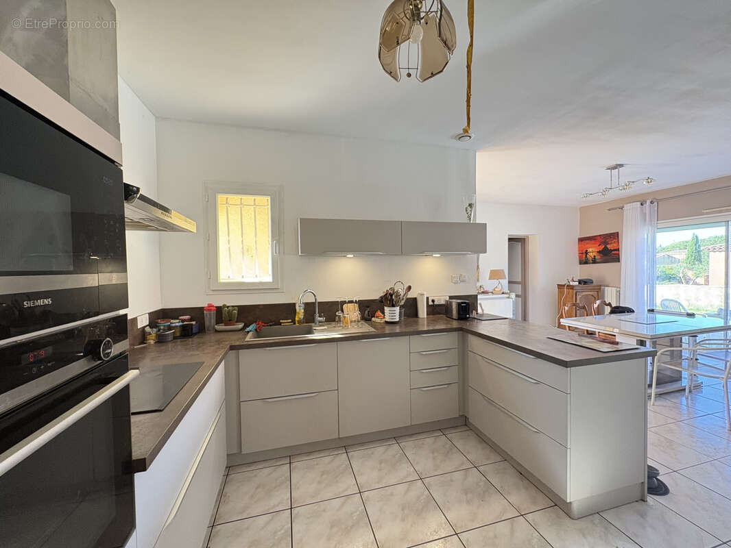 Maison plain pied 130m2 + double garage et piscine - UCHAUD - - photo 3