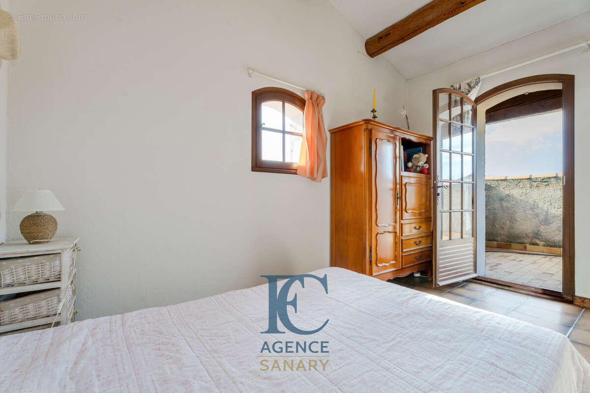 Maison à SAINT-CYR-SUR-MER