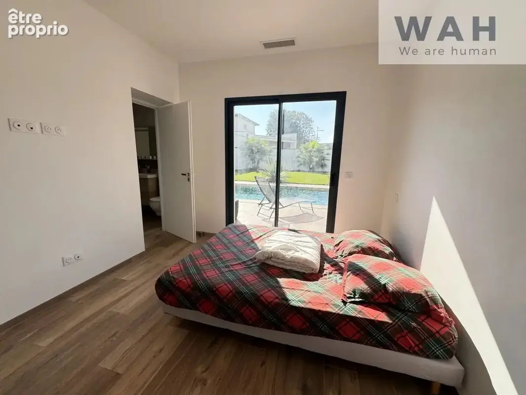 Villa contemporaine récente avec piscine, 5 chambres et jard - photo 15