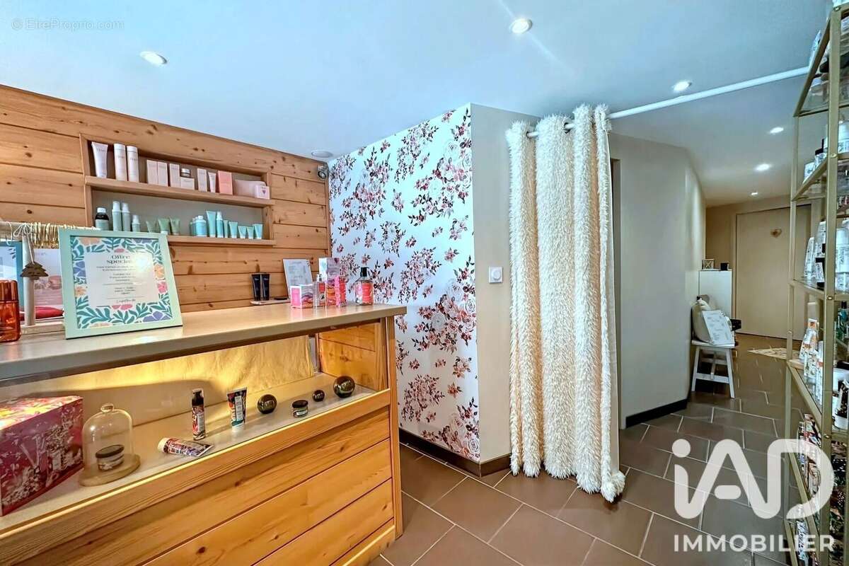 Commerce 93 m² à Cauterets  - photo 2
