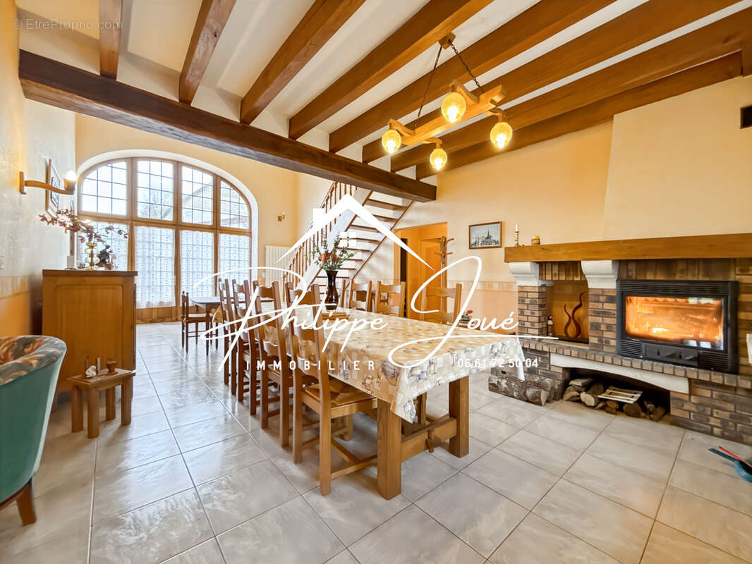 Maison à RACINES