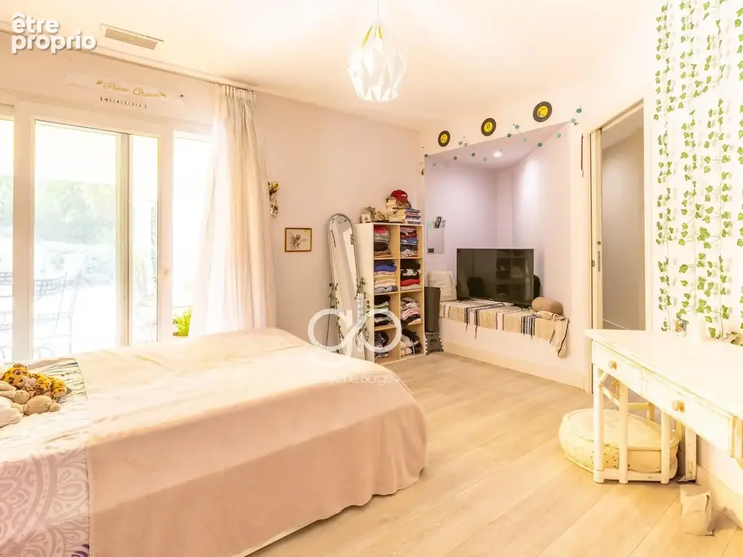 Villa PMR 4 chambres - Vue dégagée, piscine, jacuzzi - photo 11