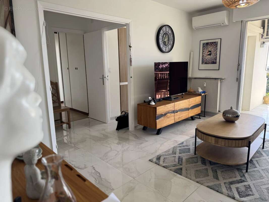 Appartement à VALLAURIS