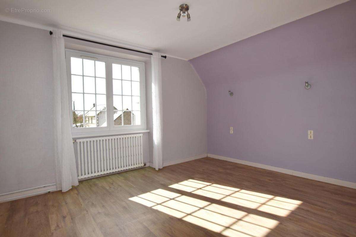 Maison à PLONEVEZ-PORZAY