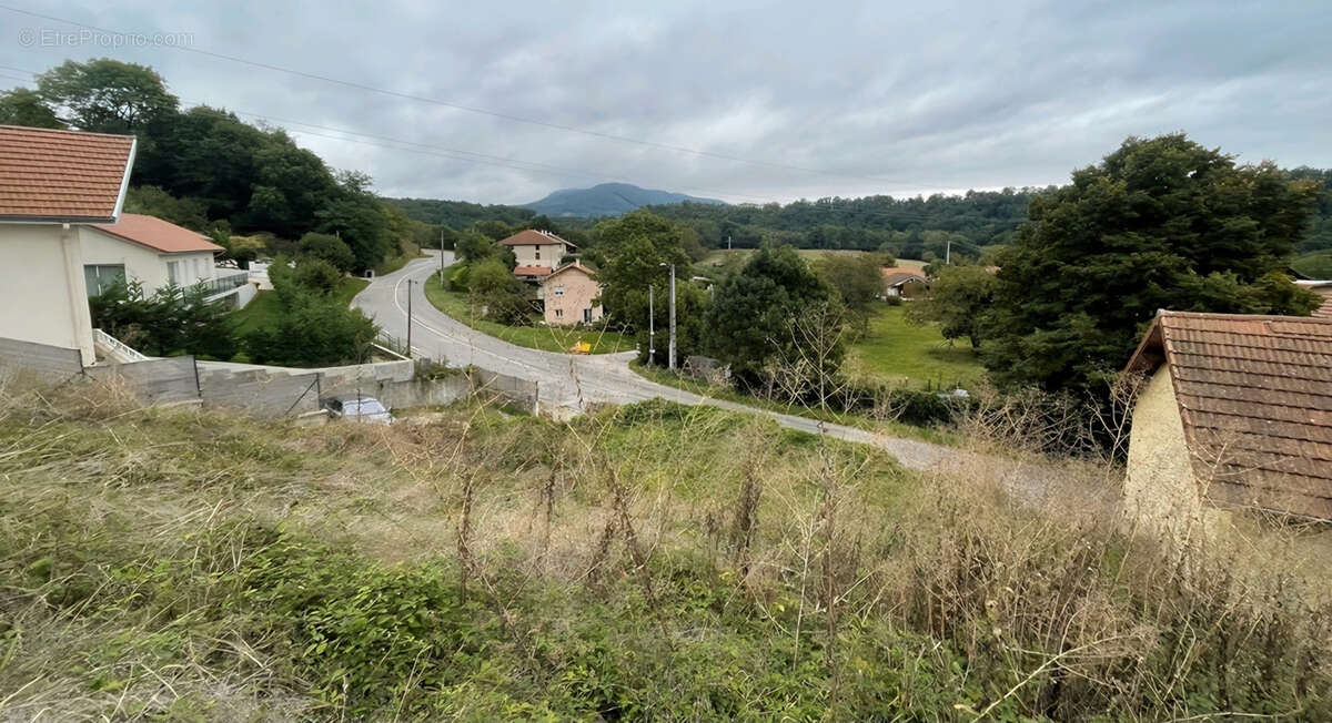 Terrain à APPRIEU