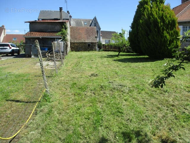 Maison à SAINT-YRIEIX-LA-PERCHE