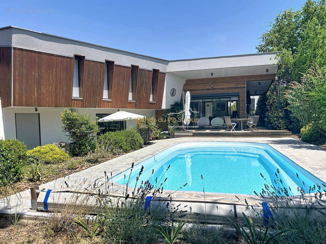 Maison à SAINTE-CROIX-DE-QUINTILLARGUES