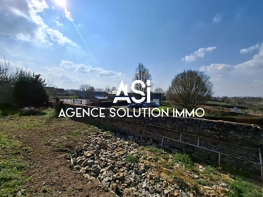 Terrain à SAINT-CHRISTOPHE-DU-LUAT