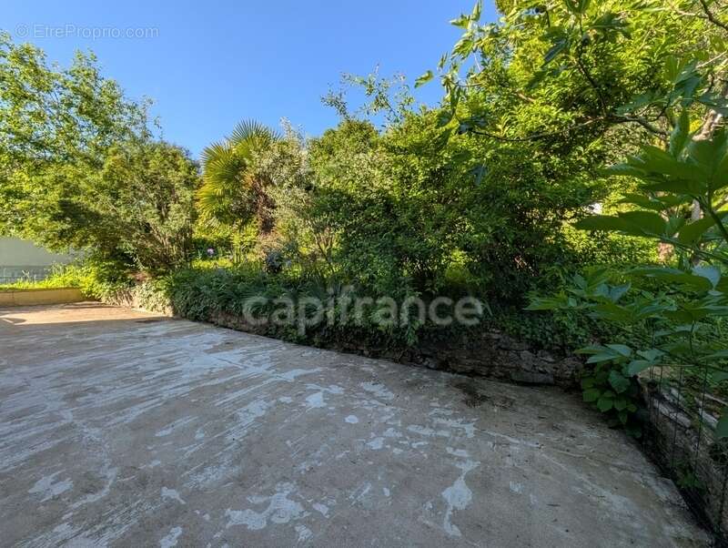 Maison 3 niveaux – 161 m² habitables – fort potentiel de rénovation - photo 5