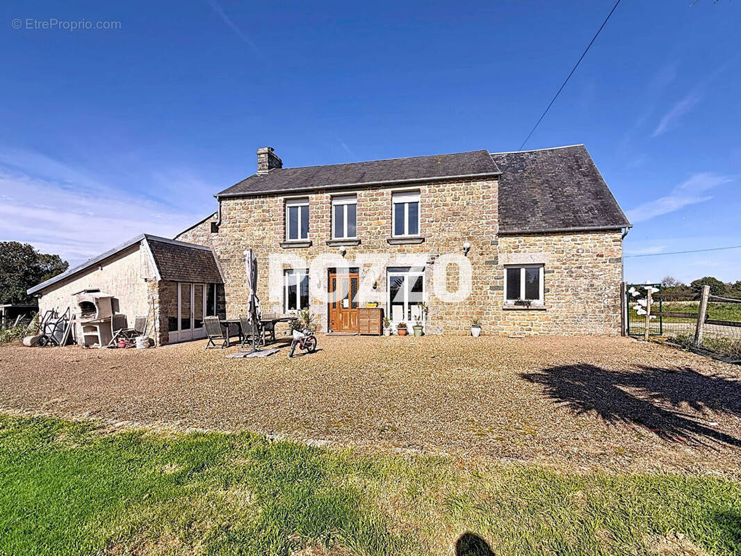 Maison à CHAMPCERVON