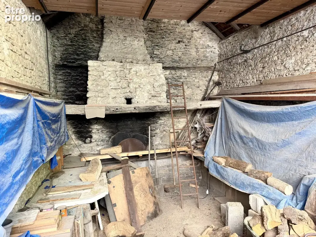 Maison de bourg en pierre avec terrain et dépendances - photo 8