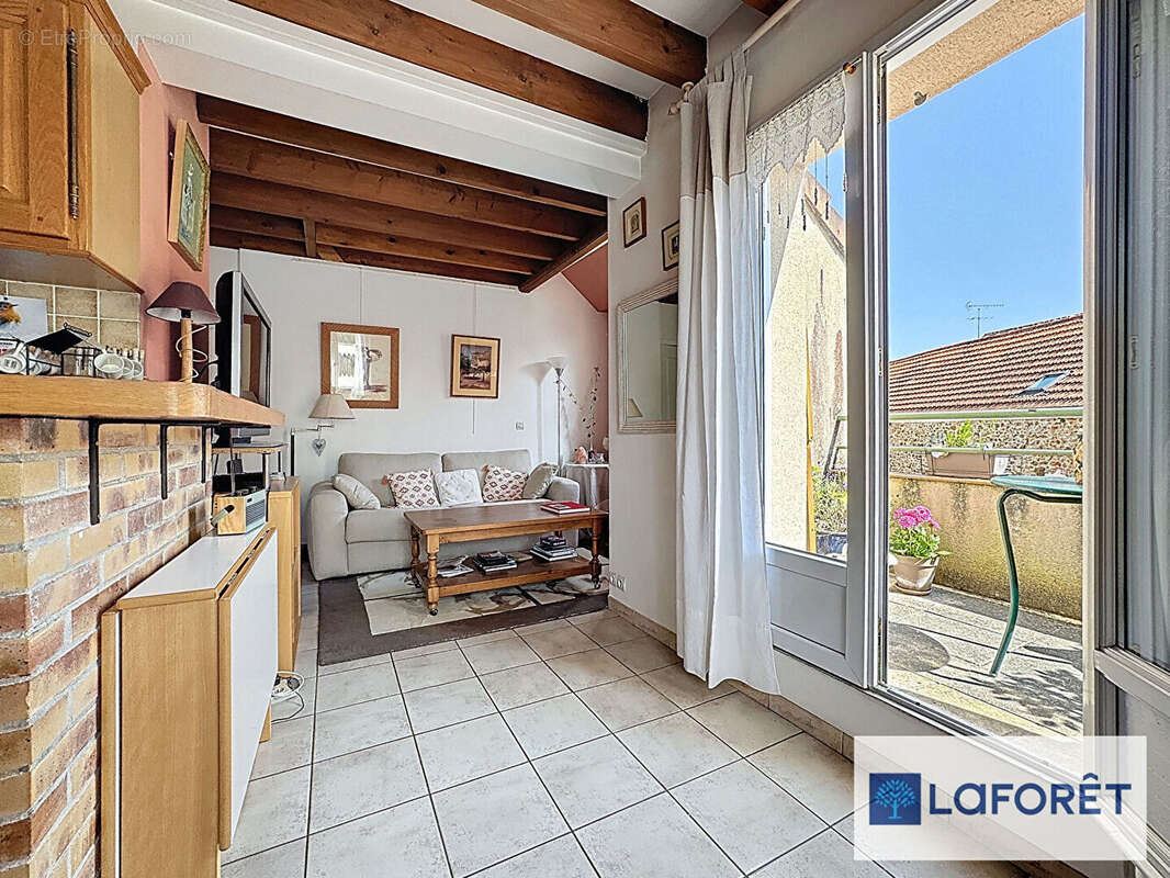 Appartement à NEAUPHLE-LE-CHATEAU