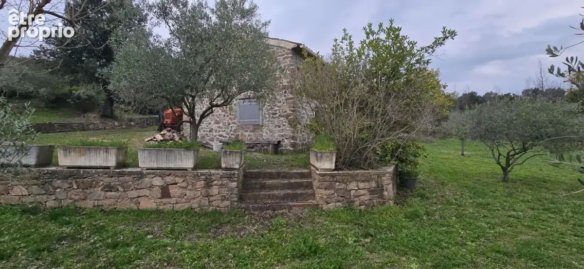 Le muy  authentique cabanon provençal en pierre avec oliveraie de 4392m² - photo 3