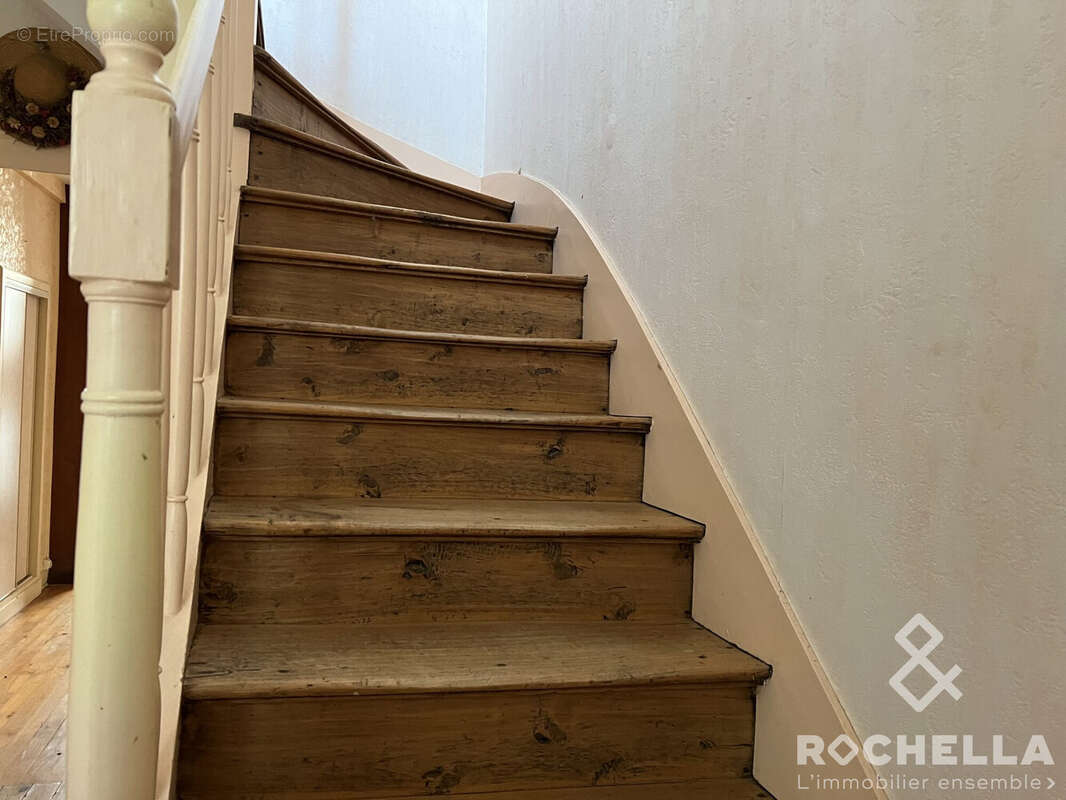 Maison à SAINT-JEAN-D'ANGELY