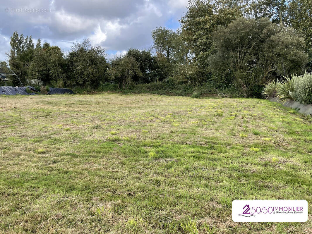 Terrain à LANHOUARNEAU