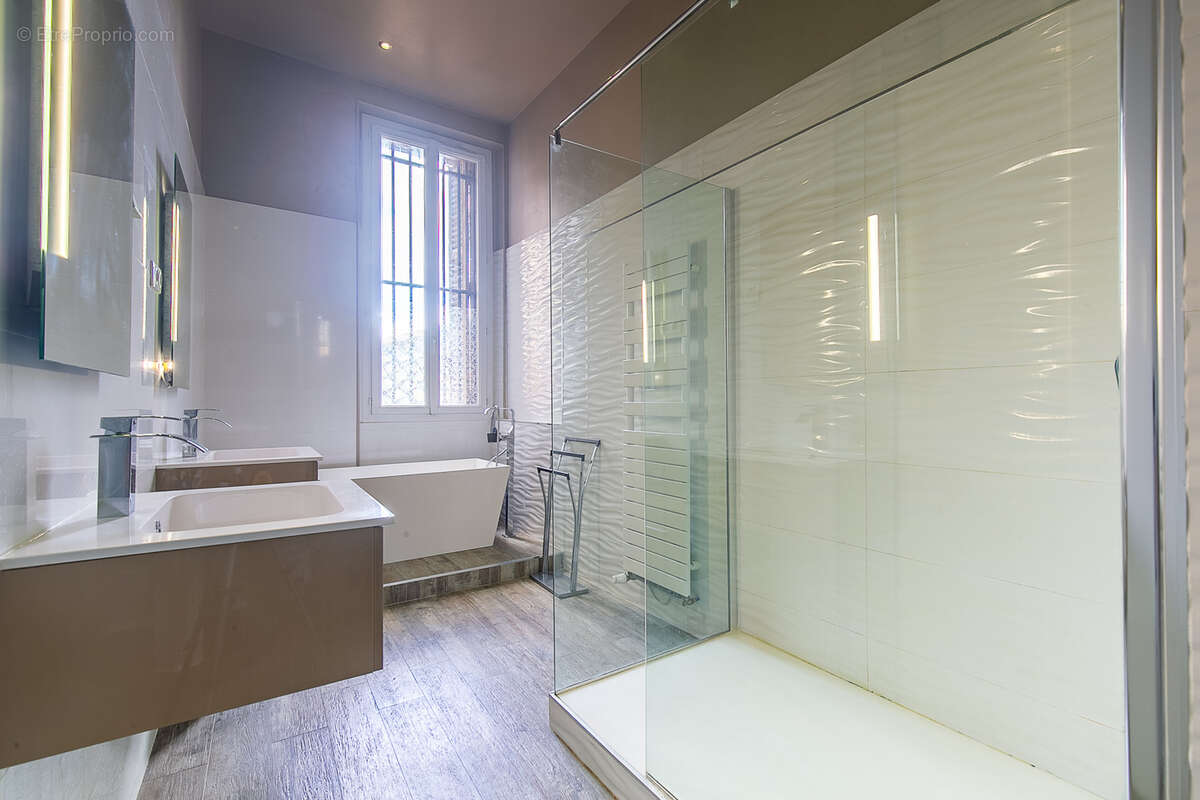 Appartement à MARSEILLE-6E