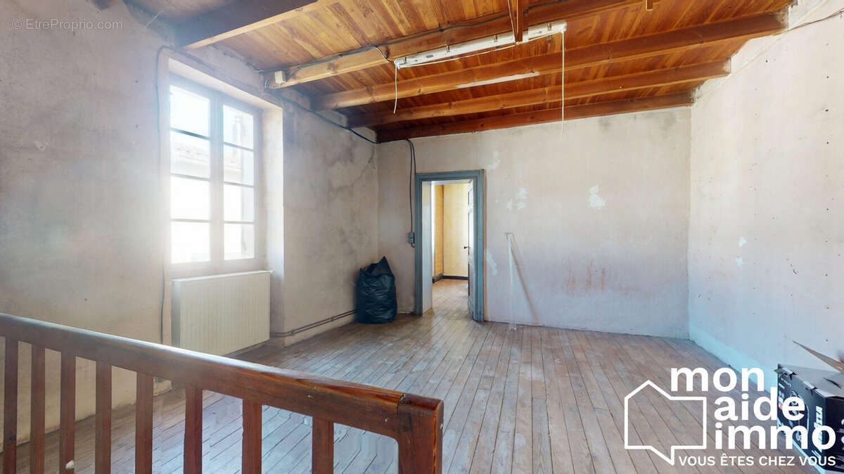 Appartement à PRECHAC