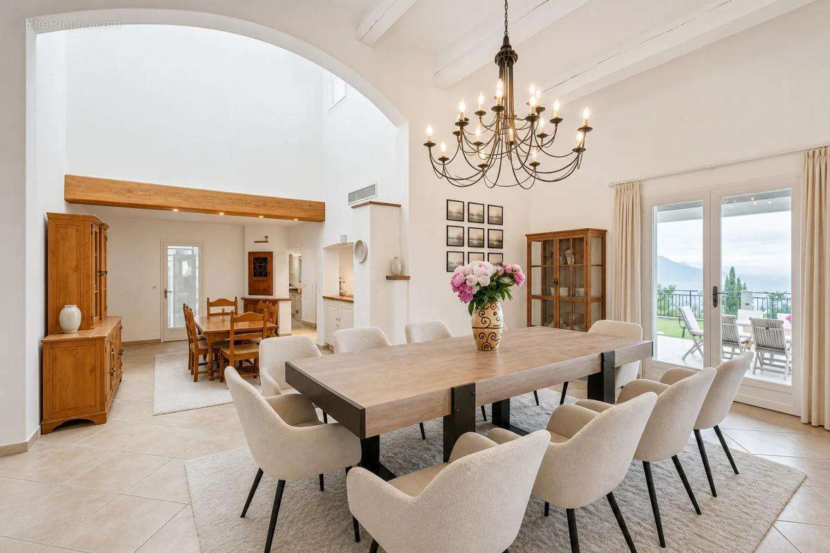 Maison de 6 pièces de 256 m² à Le Bar-sur-Loup - photo 30