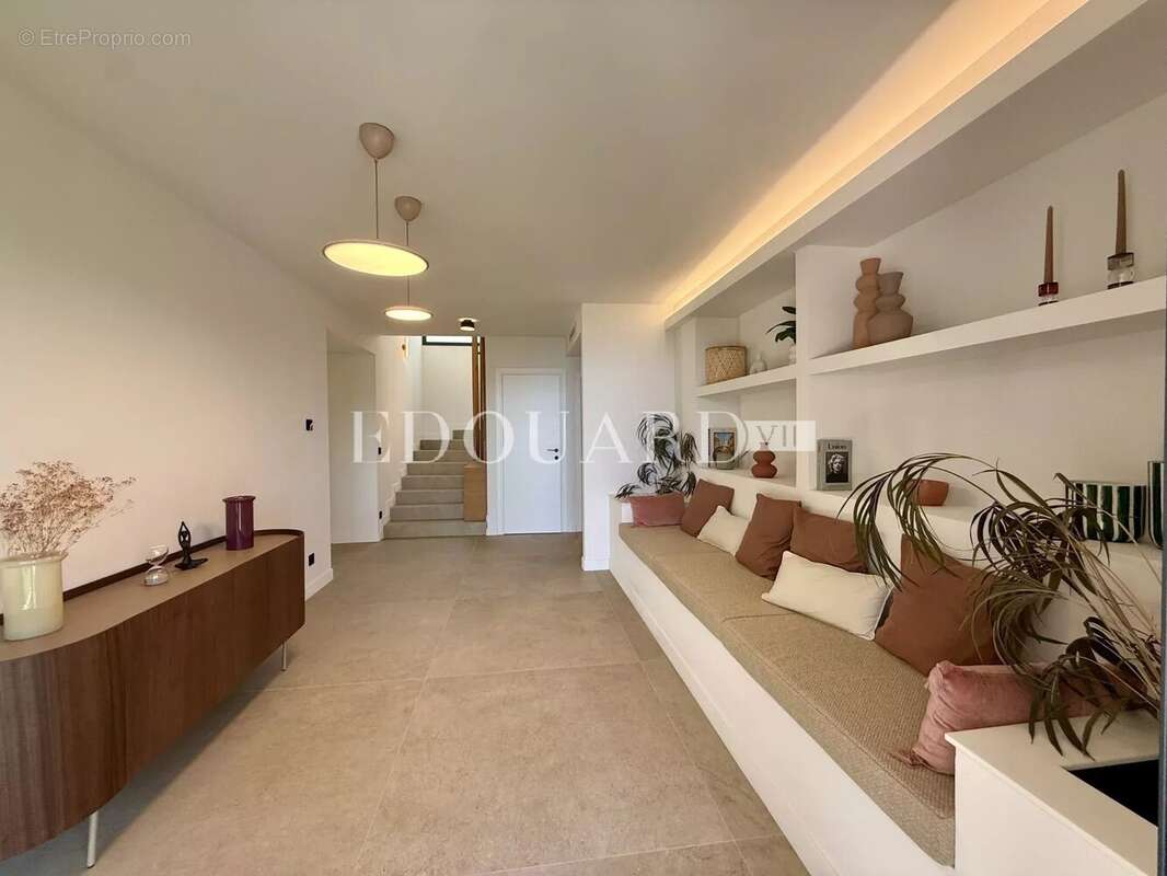 Somptueuse villa complètement rénovée avec piscine chauffée et splendide vue mer panoramique - photo 21