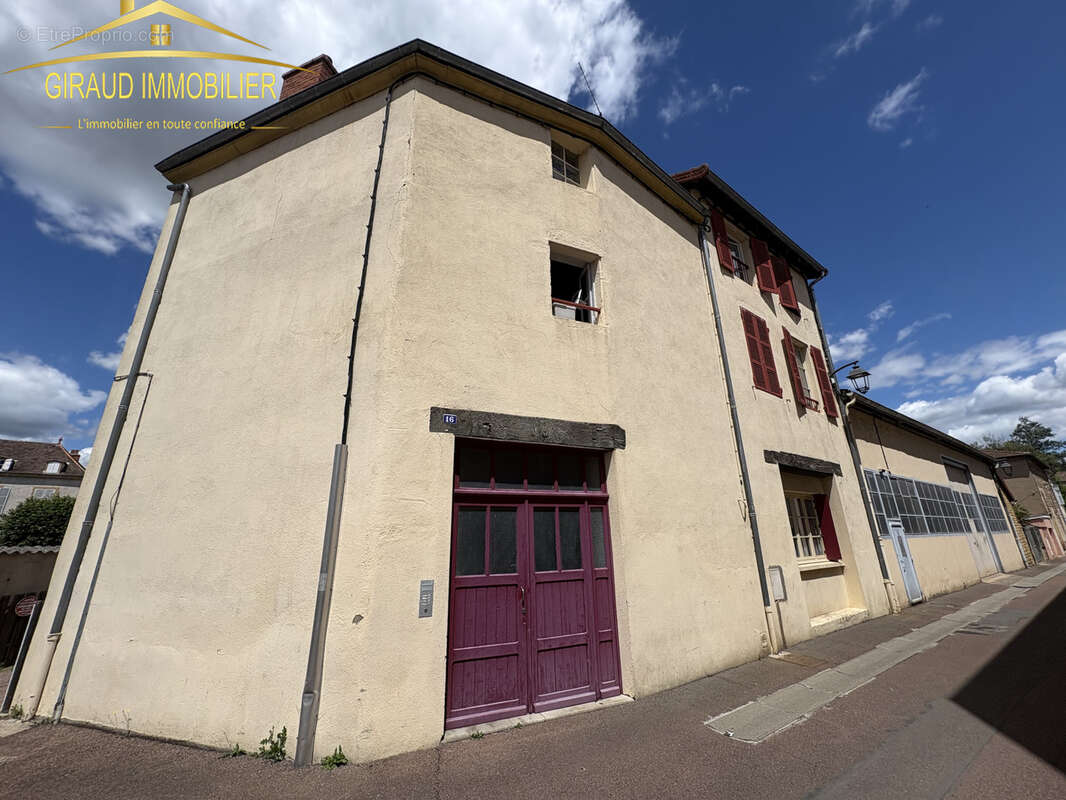 Appartement à CHARLIEU
