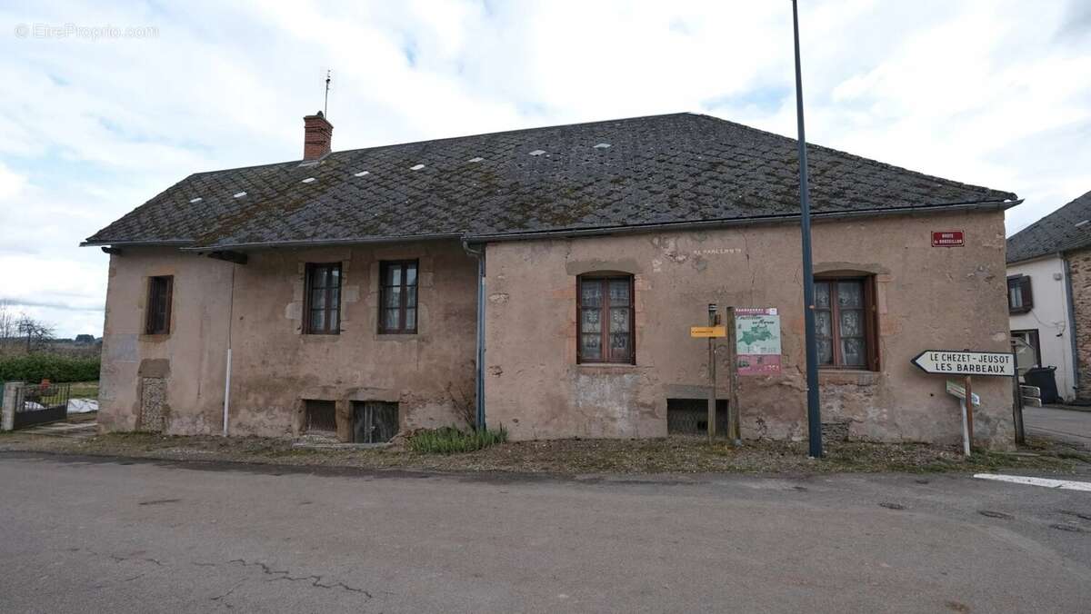 Maison à ROUSSILLON-EN-MORVAN