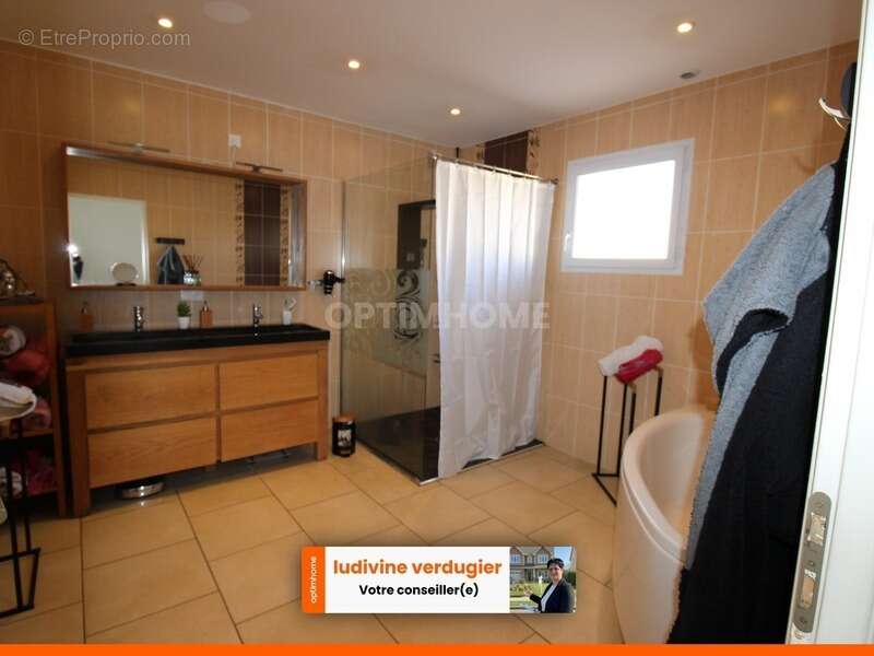 Maison à SAINT-ETIENNE-DE-FOUGERES