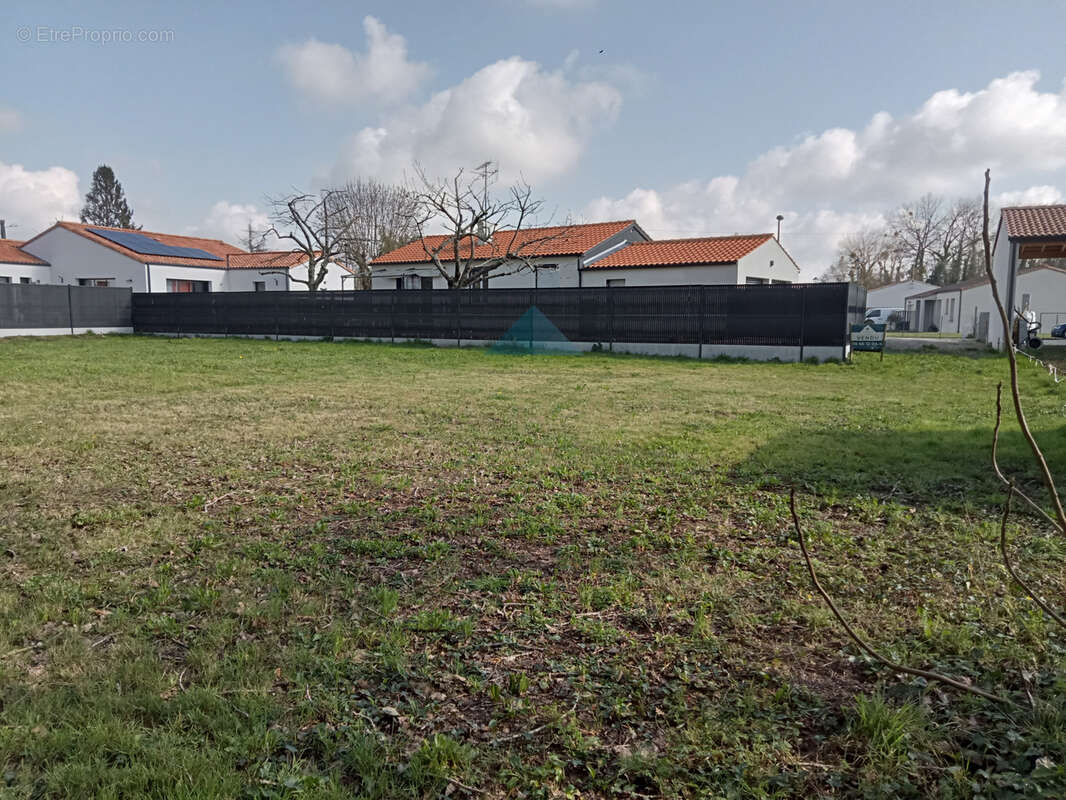 Terrain à COMMEQUIERS