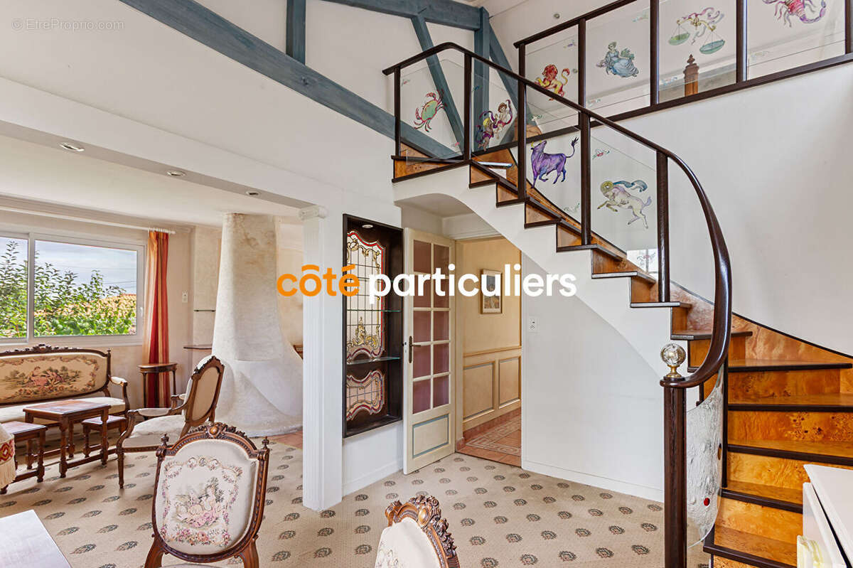 Maison à LA VARENNE