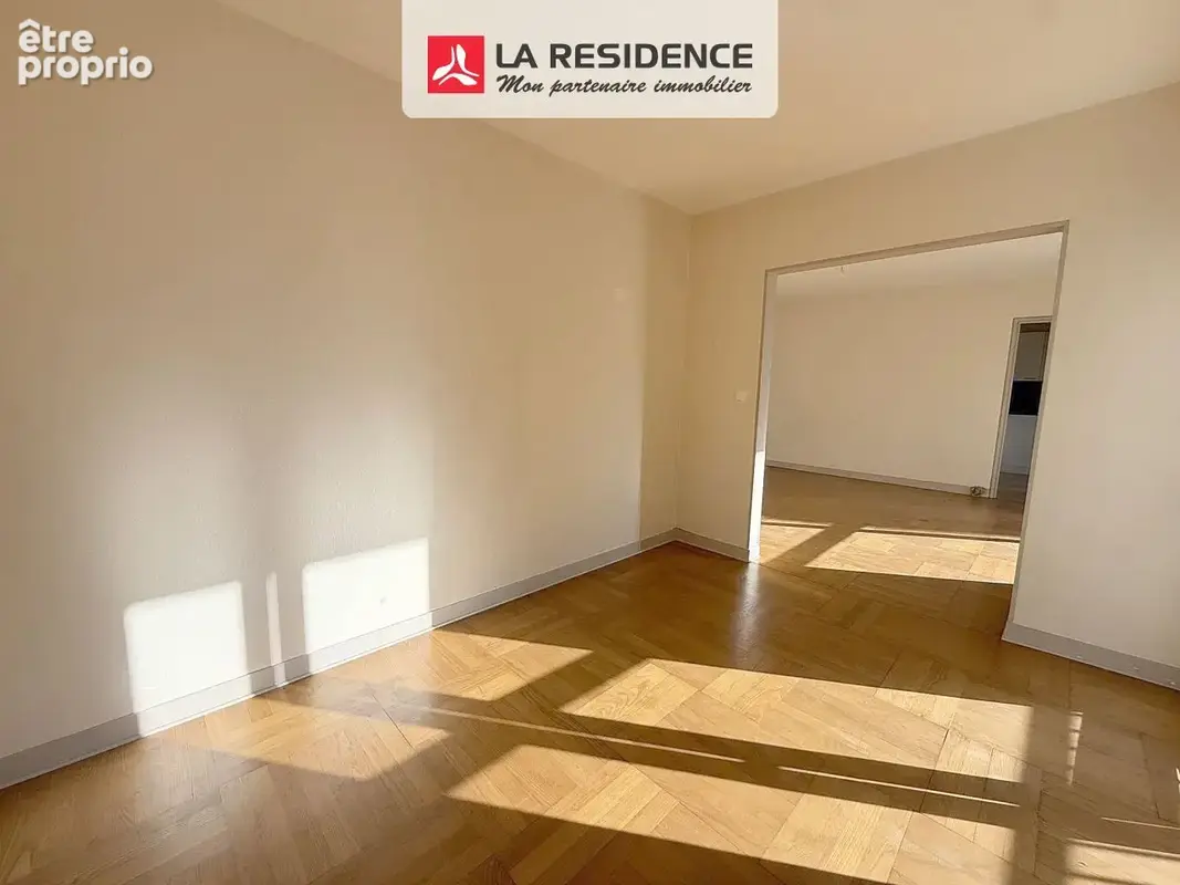 Appartement 4 pièces 79 m² à vendre à Velizy-Villacoublay (78140) - photo 4