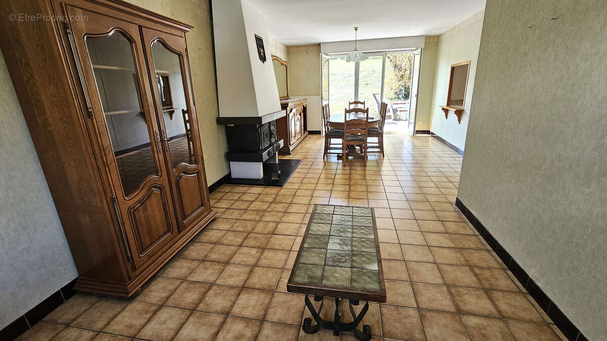 Maison à MOYEN