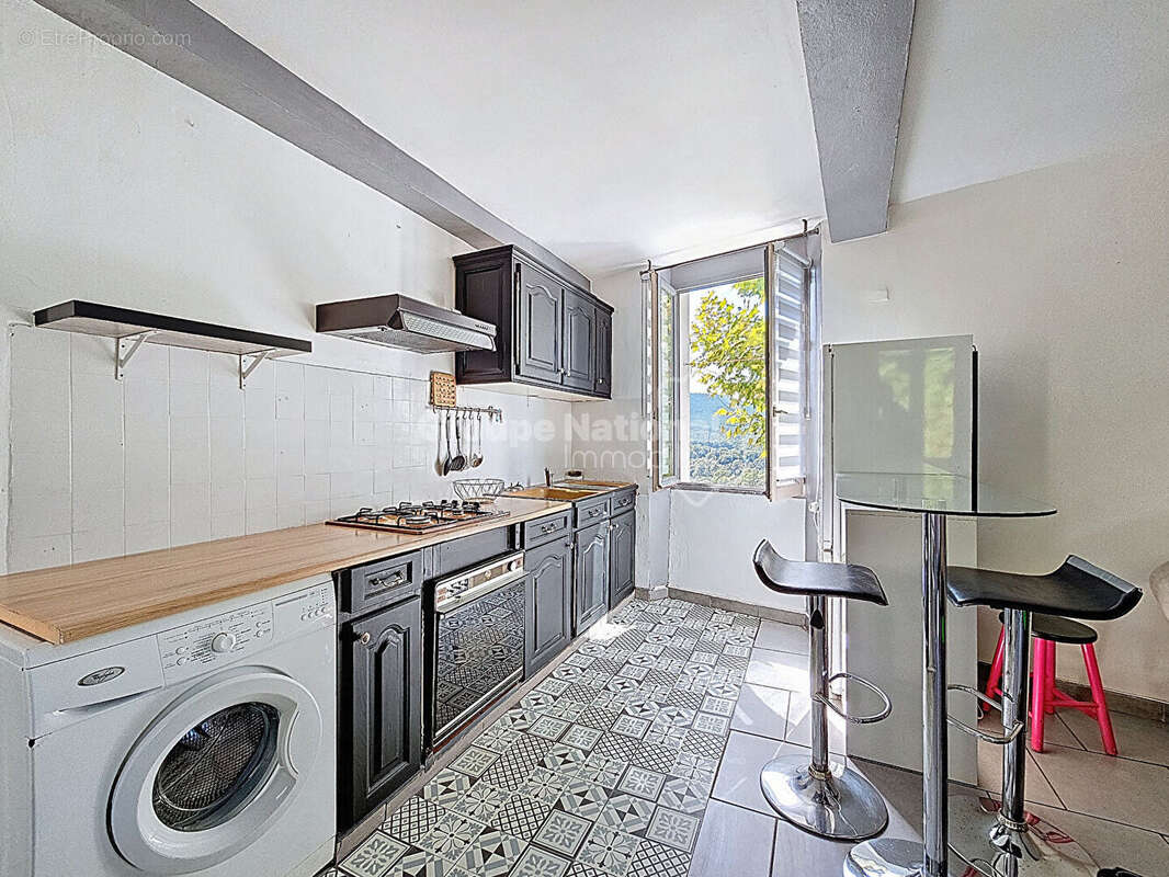 Appartement à BAGNOLS-EN-FORET