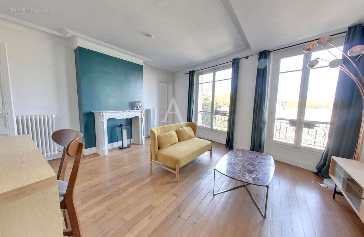 Appartement à PARIS-10E