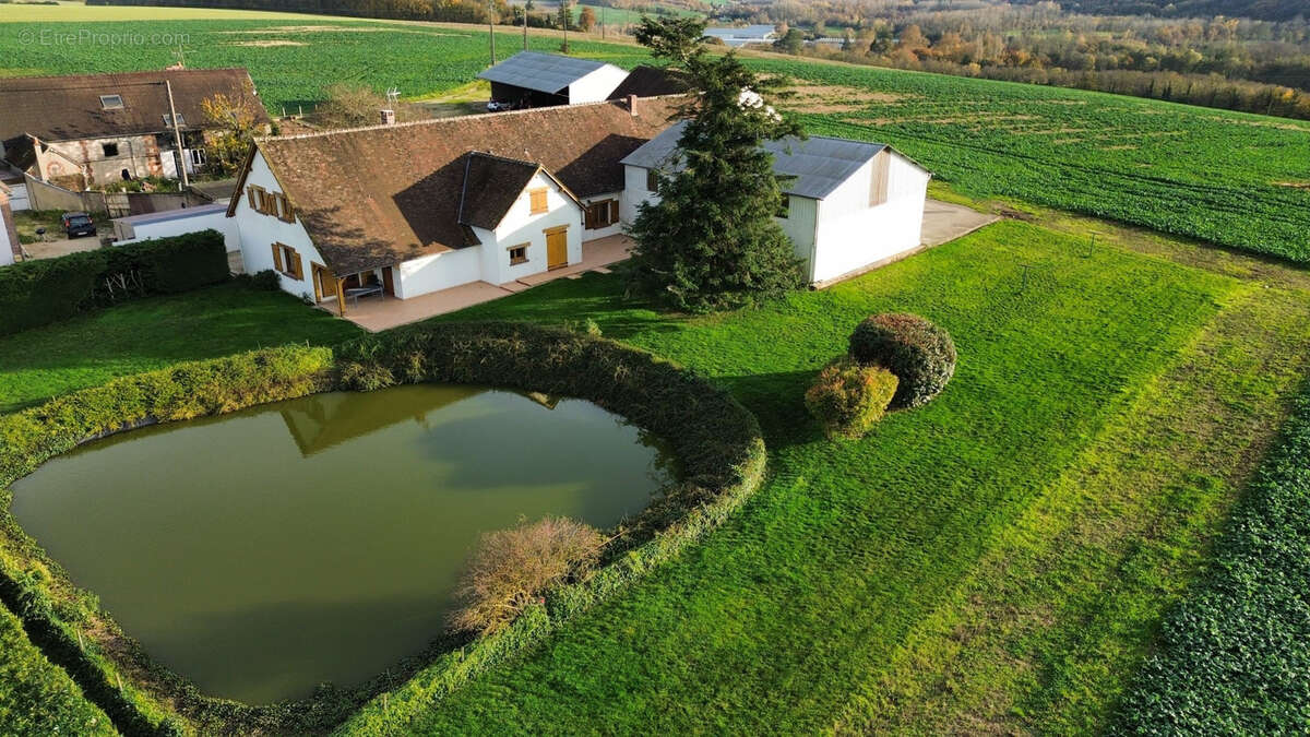 Maison à MONTCORBON