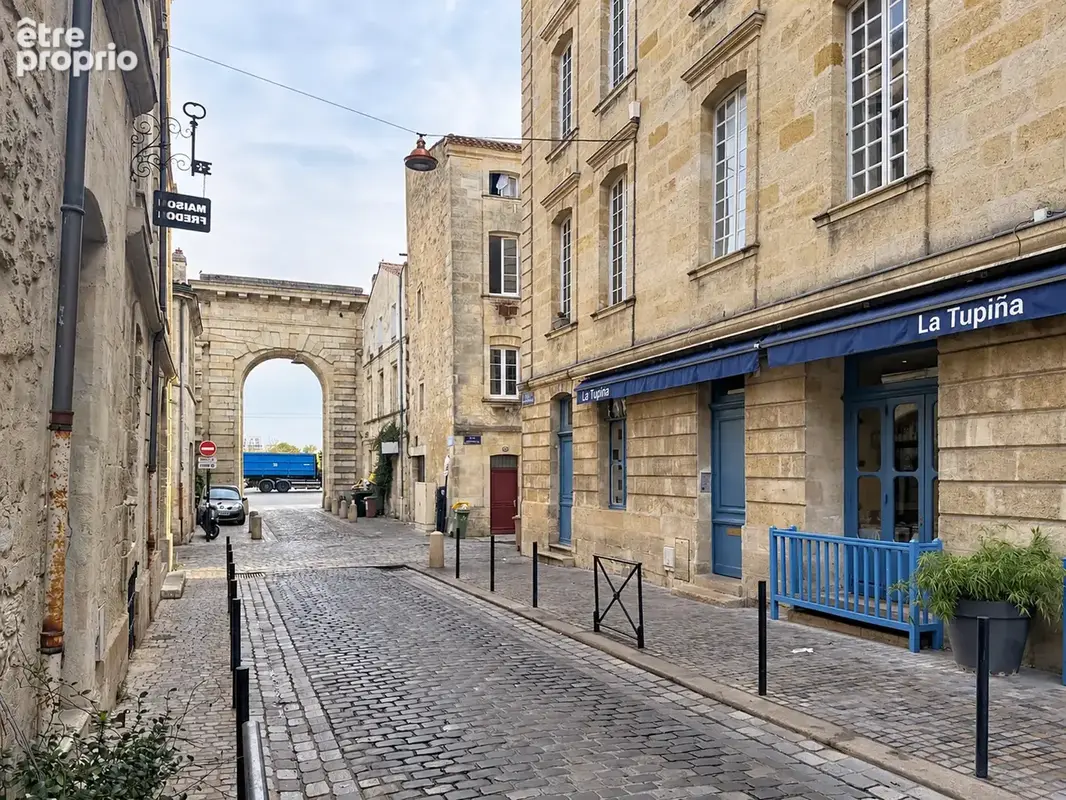 Bordeaux Saint-Michel   T2 de 40 m2 dans un immeuble en pierre - photo 7