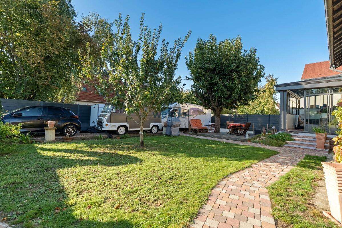 Maison à MAURECOURT