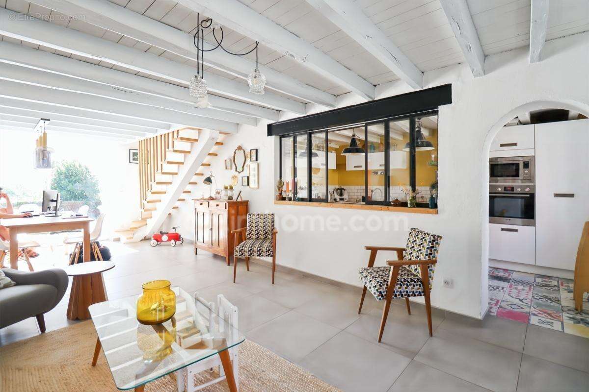 Maison de Charme - 132 m² - 6 pièces - 4 Chambres - Carport Double - Terrain 1256 m² -SAINT HILAIRE LA TREILLE (87) - photo 5
