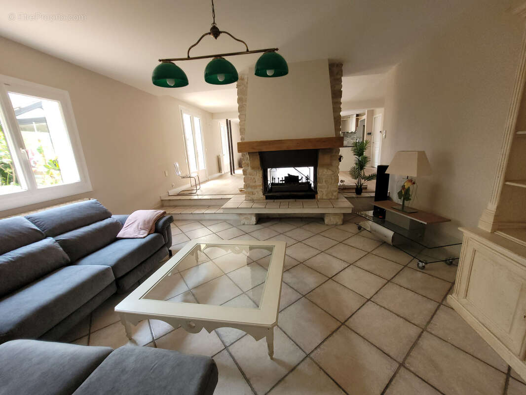 Coursan Villa de type 5 de 200 m2 habitable, plus un appartement de type 2 indépendant de 60 m2, piscine sur u - photo 8