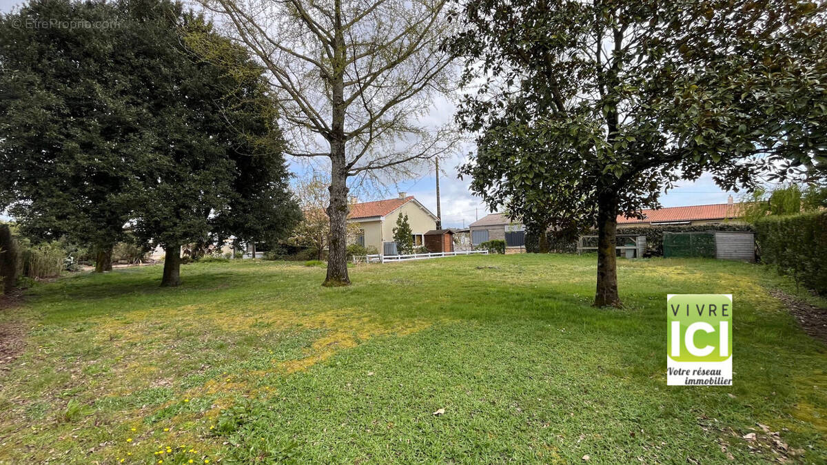 Maison à LA CHAPELLE-BASSE-MER