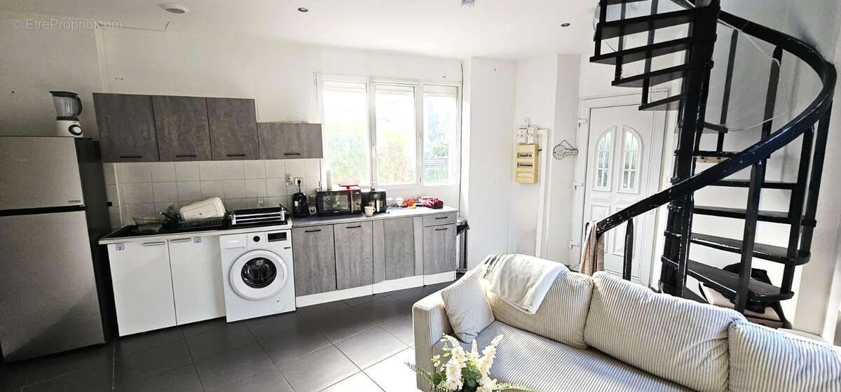 Appartement à EZANVILLE