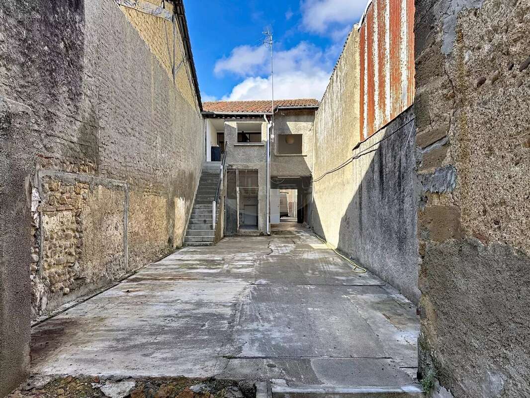 Maison à TRIE-SUR-BAISE