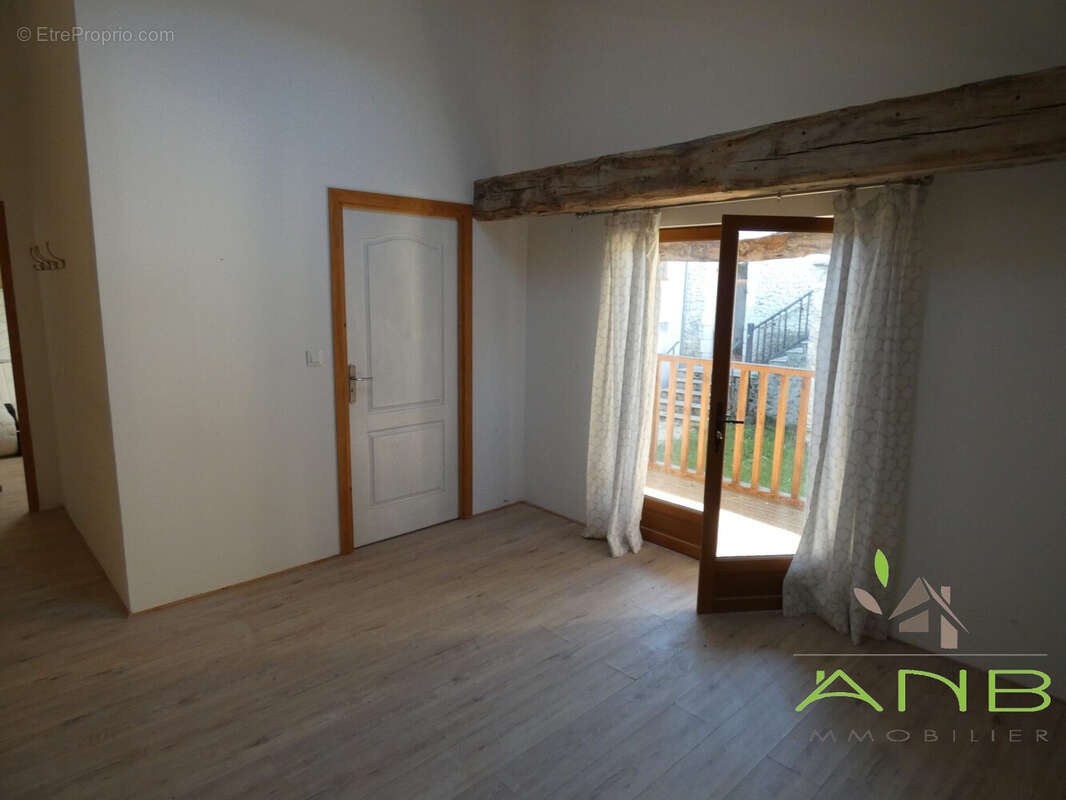 Maison à SAINT-MARTIAL-VIVEYROL