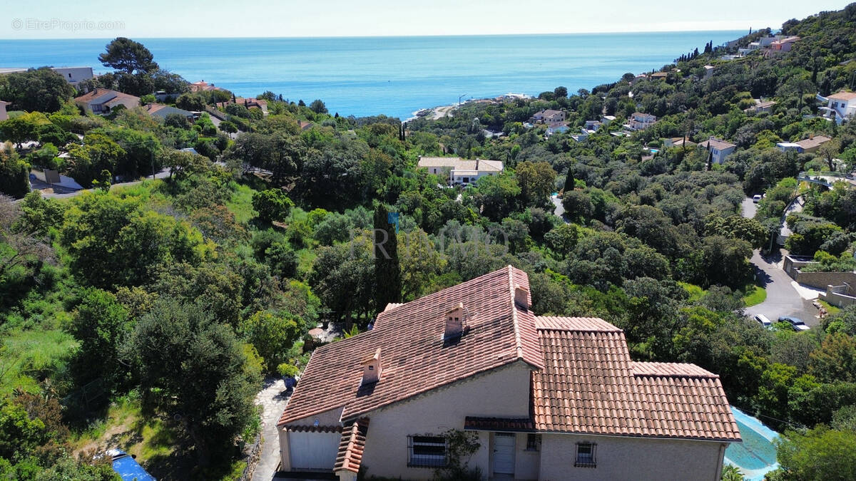 Maison à LES ISSAMBRES